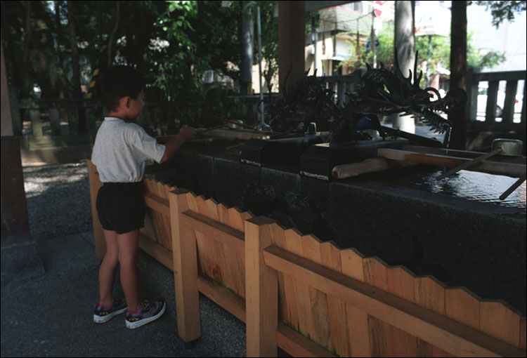 028-03.jpg